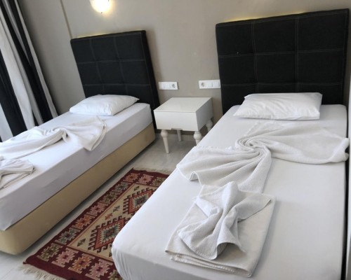 Karadede Hotel в Чешме — небольшой отель рядом с крепостью
