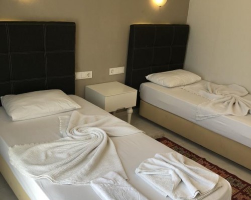 Karadede Hotel в Чешме — небольшой отель рядом с крепостью