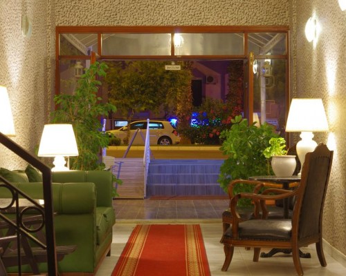 Karadede Hotel в Чешме — небольшой отель рядом с крепостью