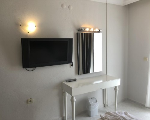 Karadede Hotel в Чешме — небольшой отель рядом с крепостью