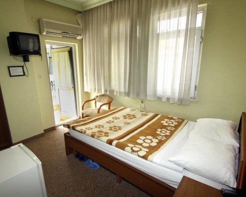 Alkan Hotel, Анталья: небольшой отель рядом с Калеичи