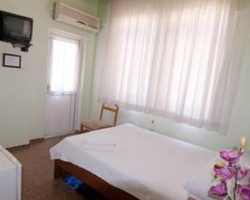 Alkan Hotel, Анталья: небольшой отель рядом с Калеичи