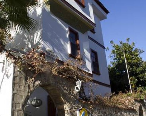 Kaleici Ozkavak Hotel: небольшой отель в центре Калейчи, Анталья