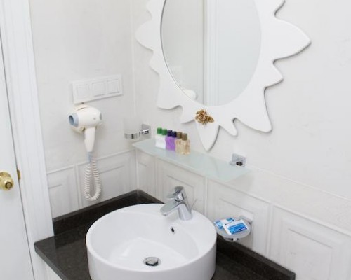 Kaleici Ozkavak Hotel: небольшой отель в центре Калейчи, Анталья