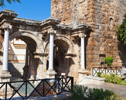 Hadrian Gate Hotel — отель в старом городе Антальи, Калеичи
