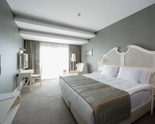 DoubleTree by Hilton Cesme Alacati Beach Resort, Чешме