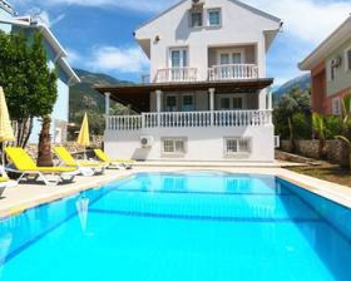 Akasya Villa в Олюдениз: скромная вилла с бассейном