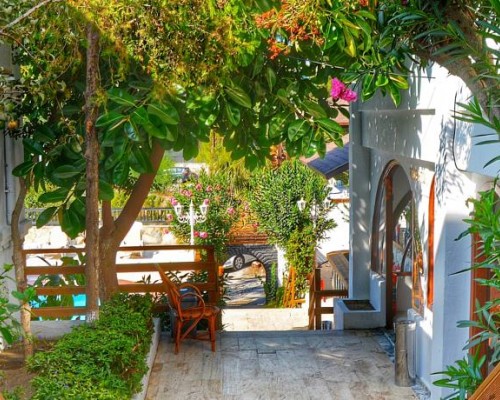 Yildiz Hotel 2* в Бодруме: компактный отель на первой линии