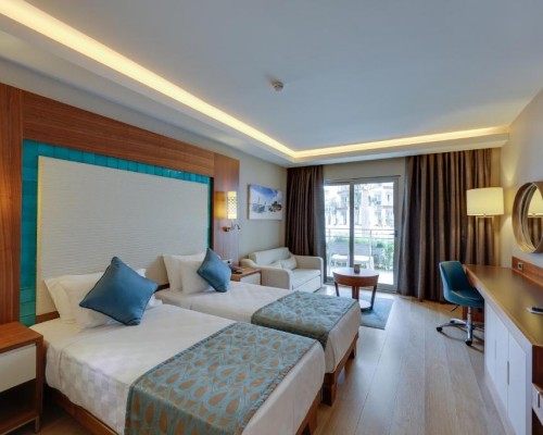 Ramada Hotel & Suites by Wyndham Kusadasi 4* — Кушадасы