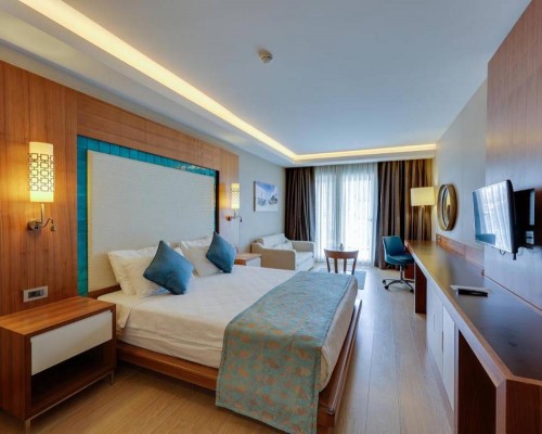 Ramada Hotel & Suites by Wyndham Kusadasi 4* — Кушадасы
