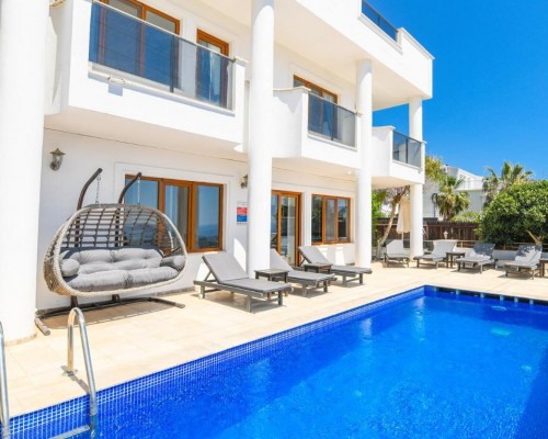 Villa Palm в Калкане: спокойный отель с бассейном и барбекю