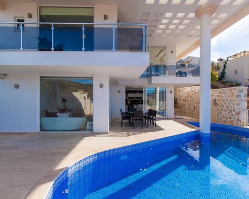 Villa Hira в Калкане: вилла с бассейном и барбекю
