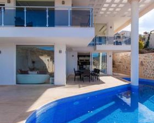 Villa Hira в Калкане: вилла с бассейном и барбекю