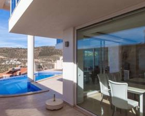 Villa Hira в Калкане: вилла с бассейном и барбекю