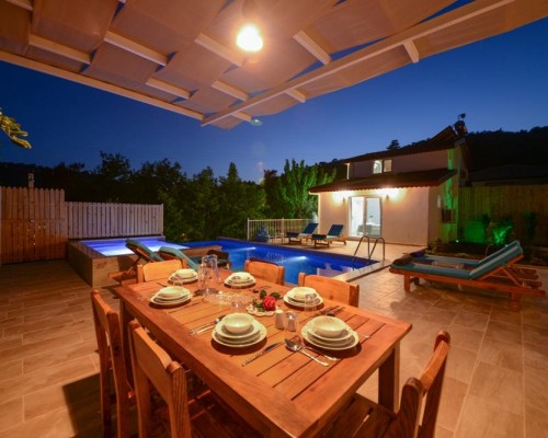 Villa Botanik в Калкане: вилла с бассейном и барбекю