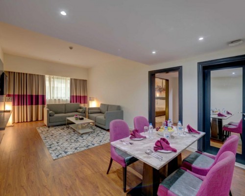 Howard Johnson Plaza by Wyndham Dubai Deira: отель 4* в Дубае
