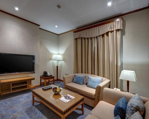 Golden Tulip Al Barsha 4*