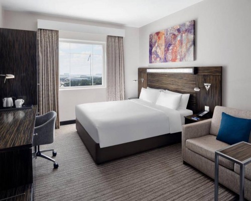 Holiday Inn Express Jumeirah в Дубае: что важно знать
