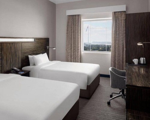 Holiday Inn Express Jumeirah в Дубае: что важно знать