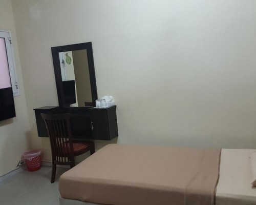 OYO 166 Melody Queen Hotel