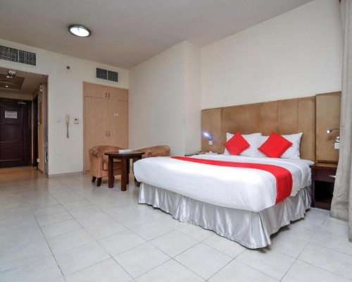 Parkside Suites Discovery Gardens 4* — апарт-отель в Дубае