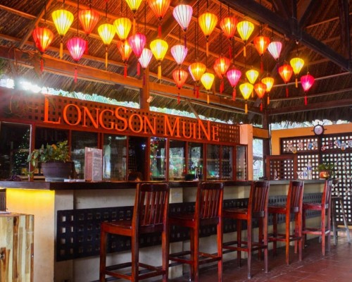 Long Son Mui Ne Campground, Restaurant & Beachclub — Муйне