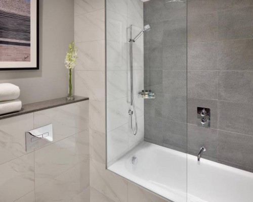 Movenpick Hotel & Apartments Bur Dubai: отель 5* в Дубае