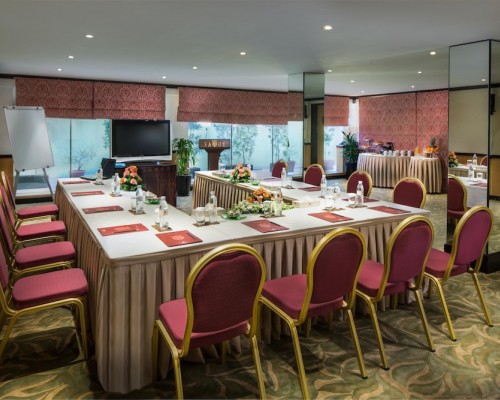 Savoy Hotel Apartments 4*