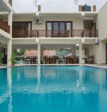 Sapphire Seas Beachfront Hotel 4*
