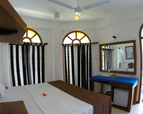 Royal Beach Hotel & Restaurant 3* — Хиккадува, Шри-Ланка