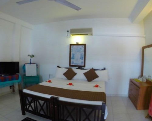 Royal Beach Hotel & Restaurant 3* — Хиккадува, Шри-Ланка