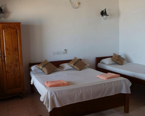 Drifters Hotel & Beach Restaurant 3* — Хиккадува, Шри-Ланка