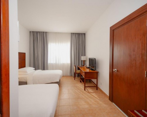 Hulhule Island Hotel 4* — отдых на Мальдивах рядом с аэропортом