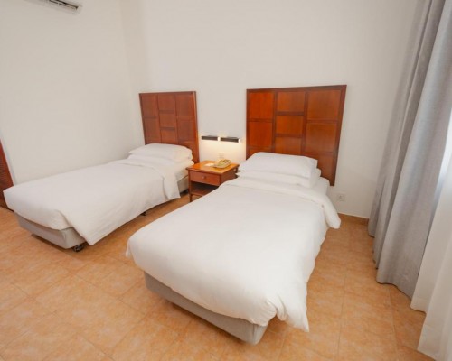 Hulhule Island Hotel 4* — отдых на Мальдивах рядом с аэропортом