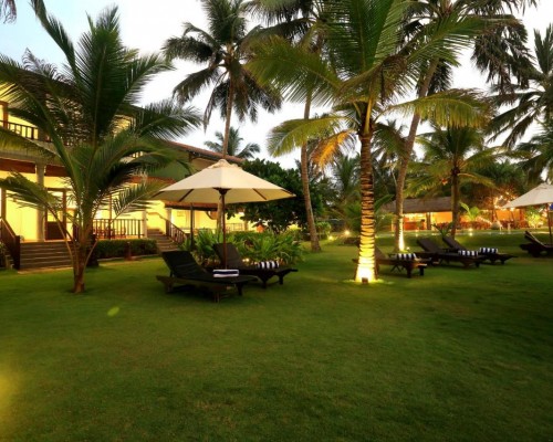 Sea Rock Villa 3* — отель на берегу океана в Бентоте