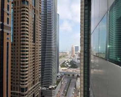 Marina Pinnacle Apartments