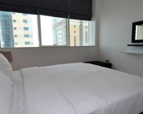 Marina Pinnacle Apartments
