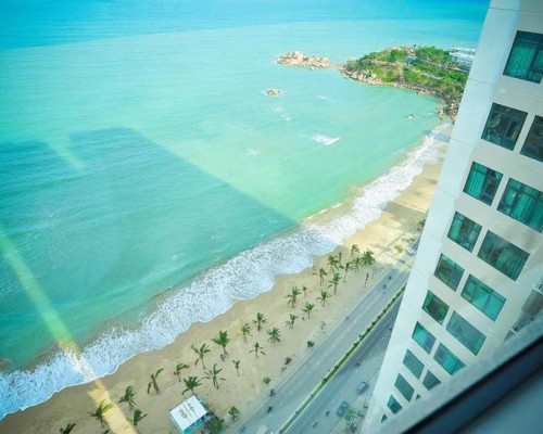 Handy Beachfront Apartment в Нячанге: апартаменты у пляжа