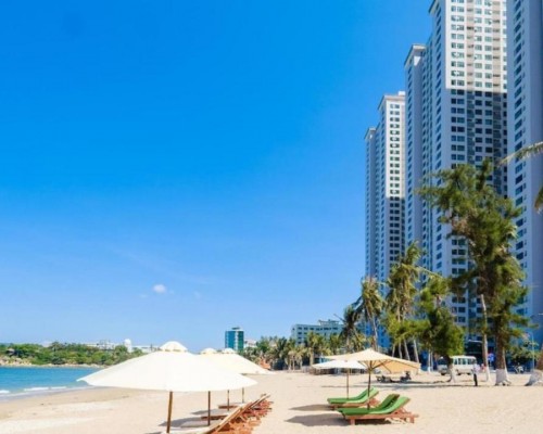 Handy Beachfront Apartment в Нячанге: апартаменты у пляжа