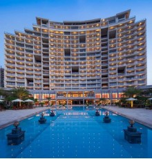 Aloha Oceanfront Suite Resort 5*
