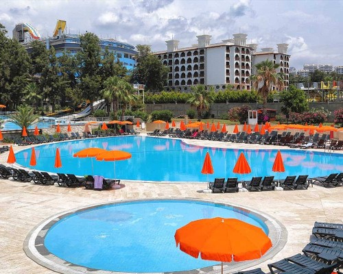 Bayar Garden Holiday Village в Конаклы: семейный отдых на первой линии