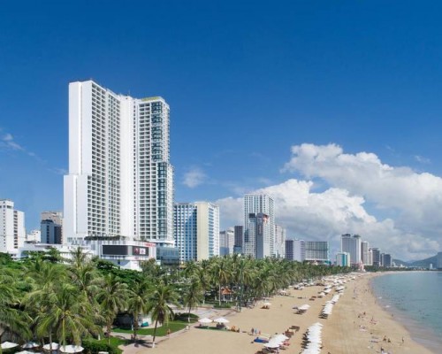 Vinpearl Beachfront Nha Trang 5* — пляжный отель в Нячанге