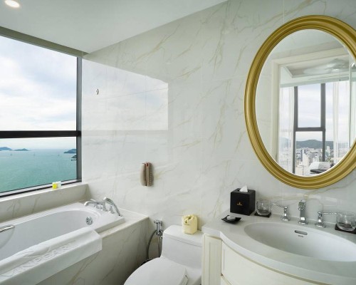 Vinpearl Beachfront Nha Trang 5* — пляжный отель в Нячанге