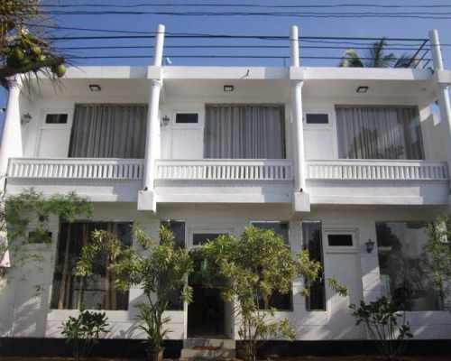 White Surfing Beach Resort 1* — Унаватуна, Шри-Ланка