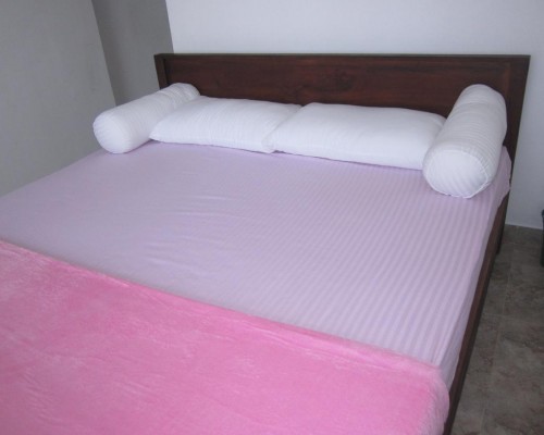 White Surfing Beach Resort 1* — Унаватуна, Шри-Ланка