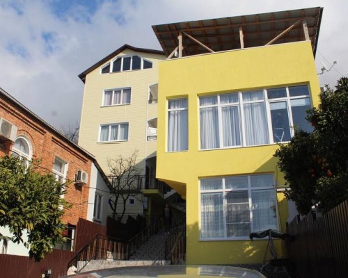 Anna-Saria Guest House, Гагра — гостевой дом у моря