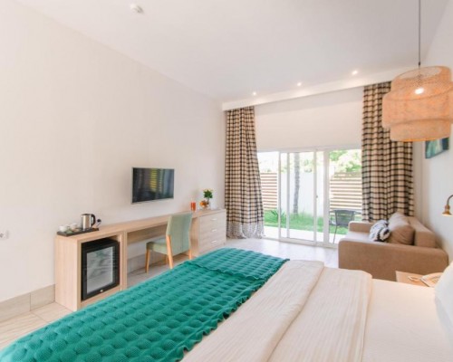 Aquamarine Family Club Hotel 4* — Гагра, Абхазия