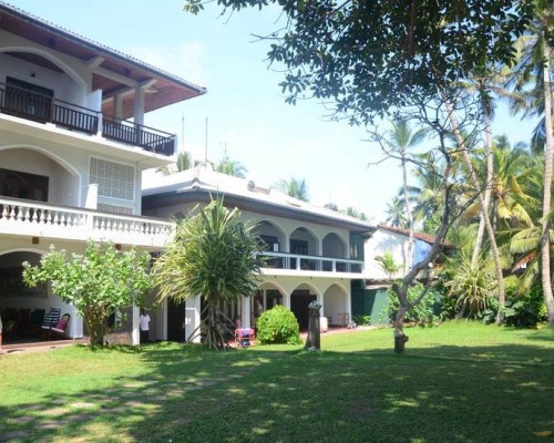 Sri Gemunu Beach Resort в Унаватуне: честный обзор