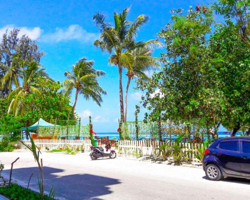 Seasunbeach Maldives — отель на Северном Мале (Каафу Атолл)