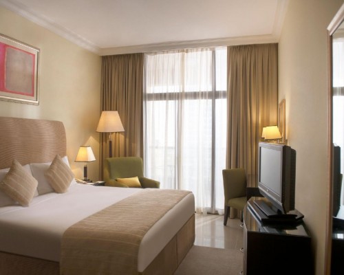 Two Seasons Hotel & Apartments 4* в Дубае: апартаменты у метро